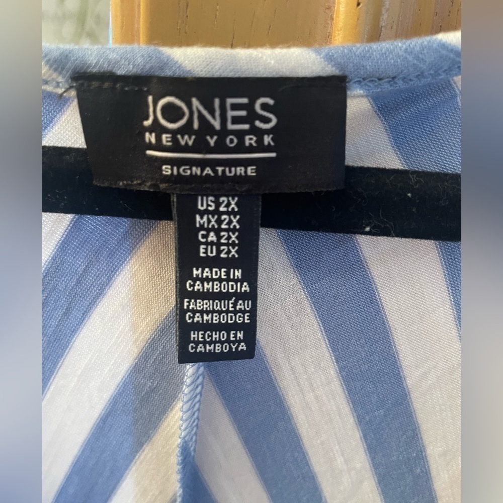 CUTE JONES NY SIGNATURE 2X V-NECK CHEVRON STRIPE TOP - Picture 4 of 7
